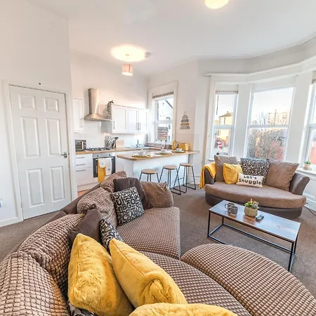 Spacious 3 Bedroom Flat * Barrow-in-Furness