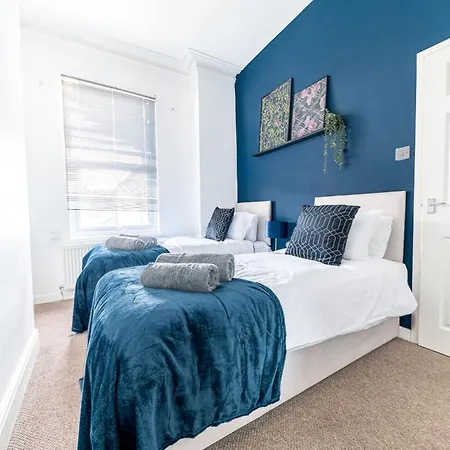 Spacious 3 Bedroom Flat Barrow-in-Furness