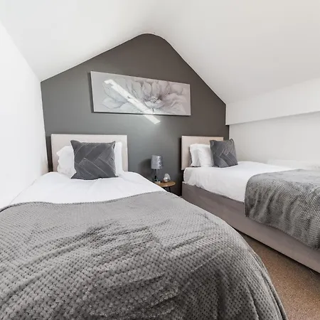 Lägenhet Spacious 3 Bedroom Flat Barrow-in-Furness